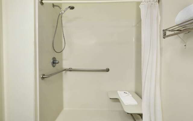 Travelodge by Wyndham Sharon Springs