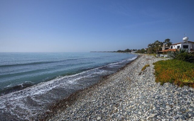 Beachfront Villa Meneou 5