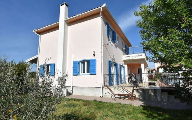 Beautiful Villa With Private Swimming Pool in Beaufort