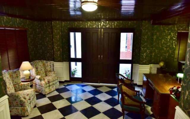 Adb Rooms The Oak Tree House