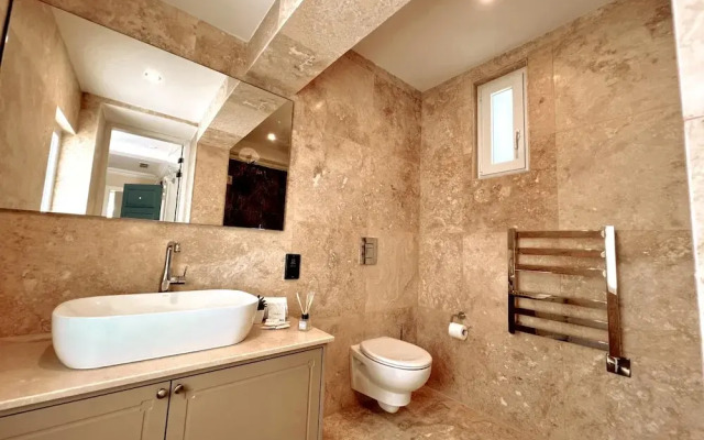Maltese Style 1-bedroom Apartment With a Patio