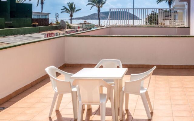 Neighbours Beach 26439