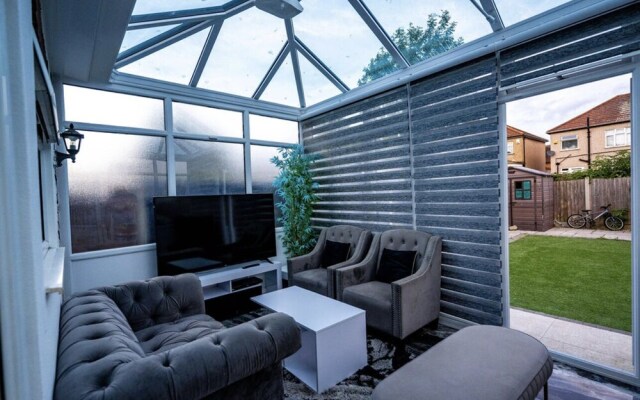 Immaculate 3 Bed Luxury House in Dagenham London