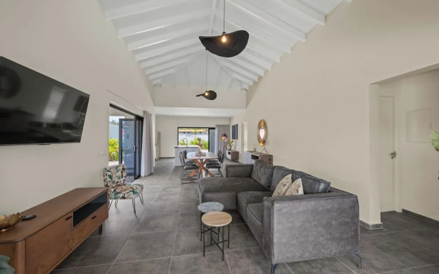 Villa Jasmijn  with private pool, at Mambo Beach