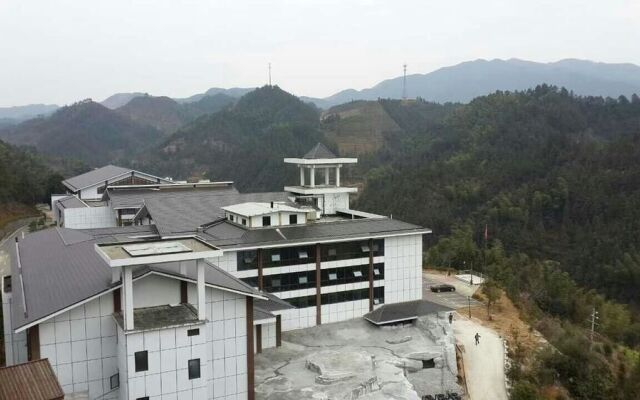 Weishan Mountain Hot Spring Villa