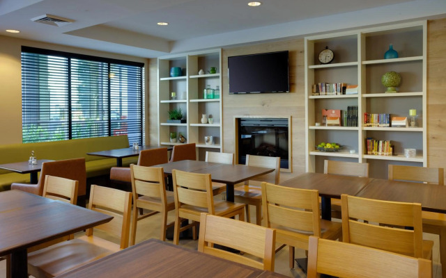 Country Inn & Suites by Radisson, Frederick, MD