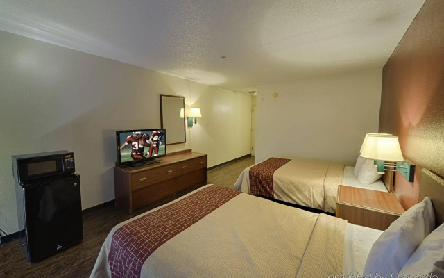Red Roof Inn & Suites Savannah Airport