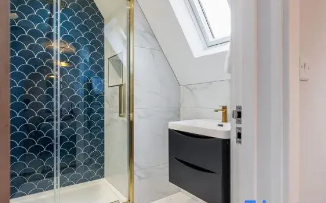 Wholesome Family 3-Bed, 2-Bath Apt; Free Gym & PKG