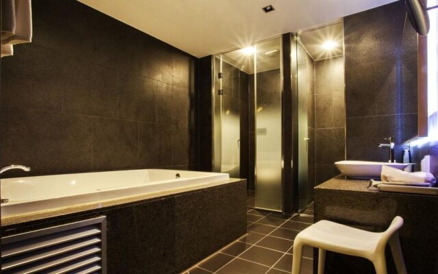 Reve Hotel Suwon