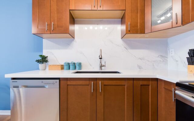 Bi-Level 3BR in Little Italy by Sonder