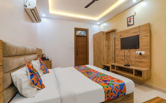 Fabhotel The Crestelia