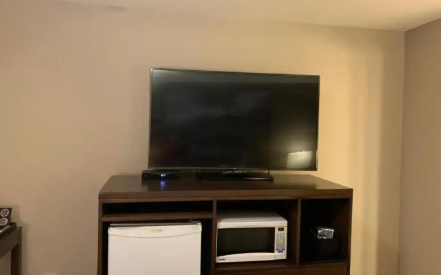 Super 8 by Wyndham Courtenay