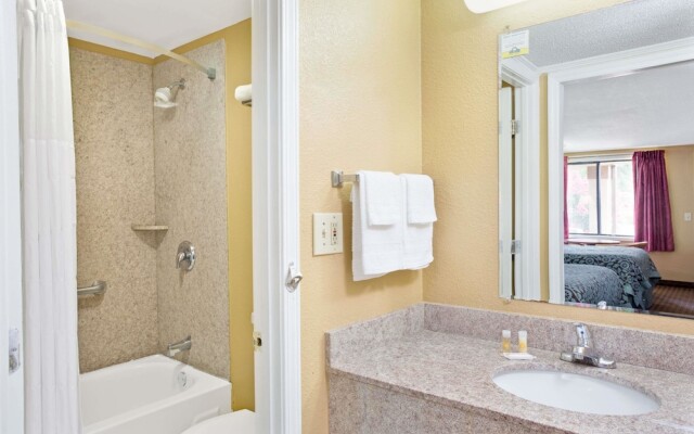 Days Inn By Wyndham Lawrenceville