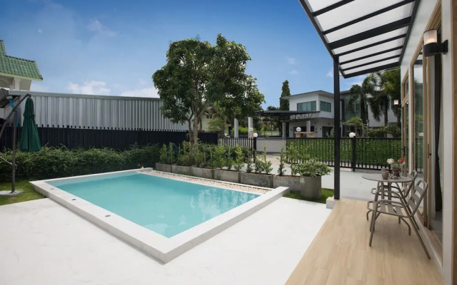 Tropical Life at Seamate 2BR Pool Villa