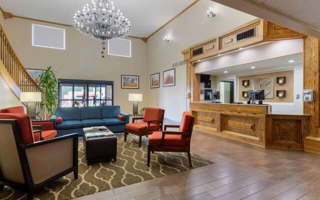 Comfort Inn & Suites Ponca City near Marland Mansion
