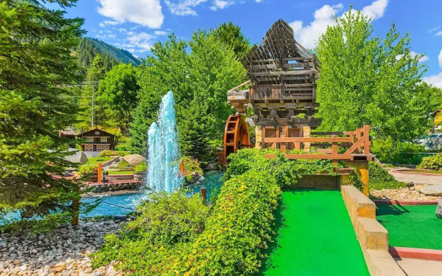 Dasha's Snowboard Track - Icicle Village