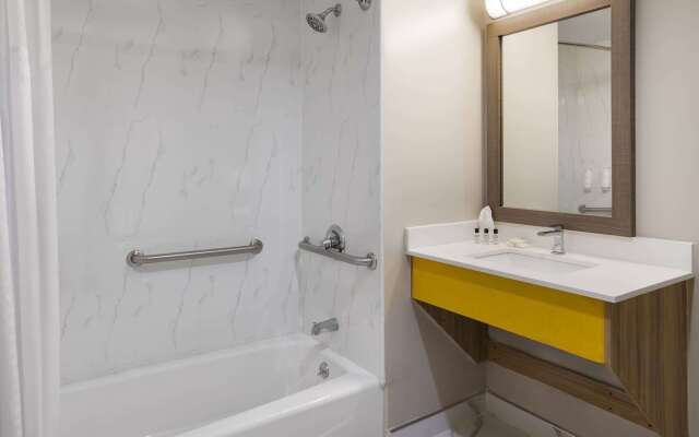 Days Inn By Wyndham Staten Island