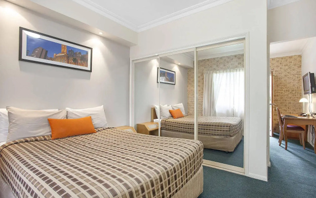 Coopers Colonial Motel