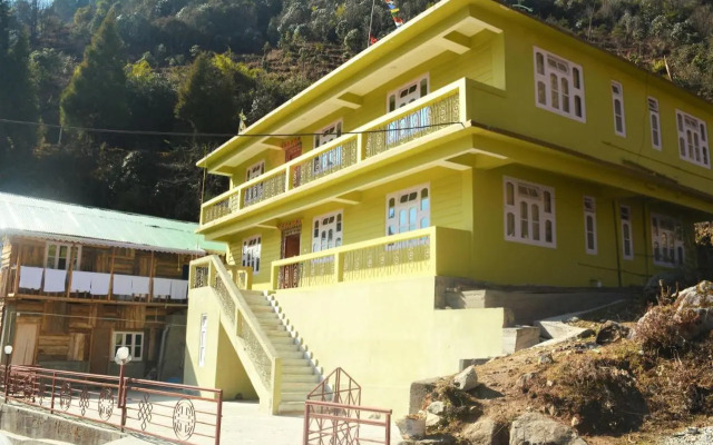 Rufina Lachung De'Crown