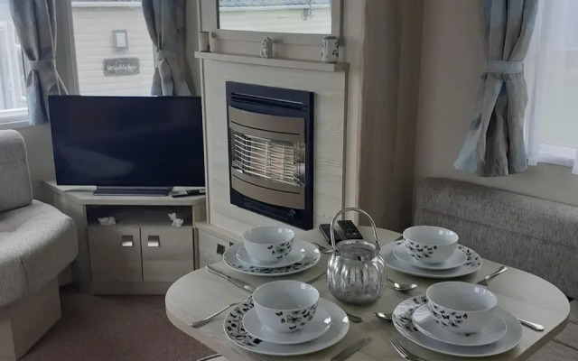 Perranporthcaravan/2bedroom/tv/gasfire