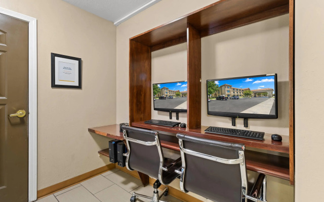 Comfort Inn & Suites Lancaster Antelope Valley