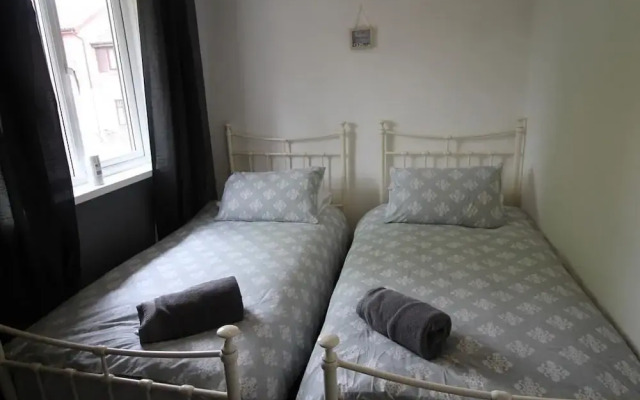 Holgate Close 3 Bedroom House by Cardiff Holiday Homes