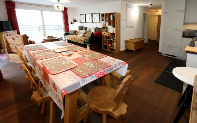 Perrine Garden - Cozy Central Apartment with Private Garden