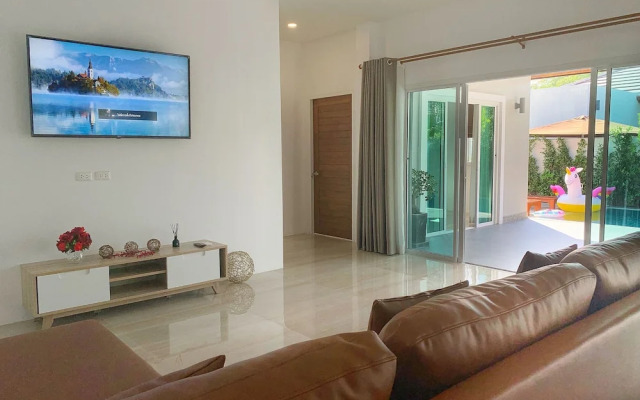 Private Villa with Pool near Laguna