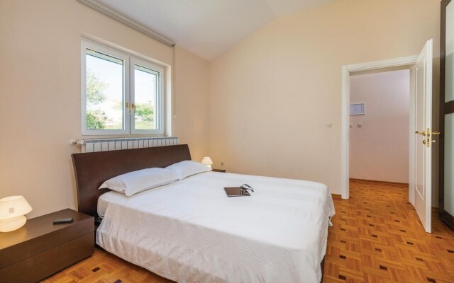 Nice Home in Pula With Wifi and 6 Bedrooms