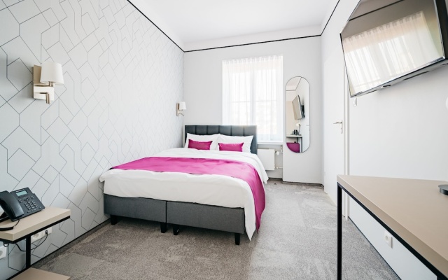 Deluxe Double room (full double bed) (bed type is subject to availability)