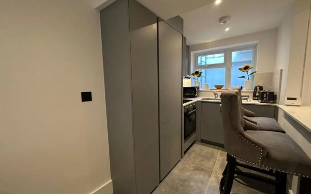 Stylish Two Bedroom House In Kilburn
