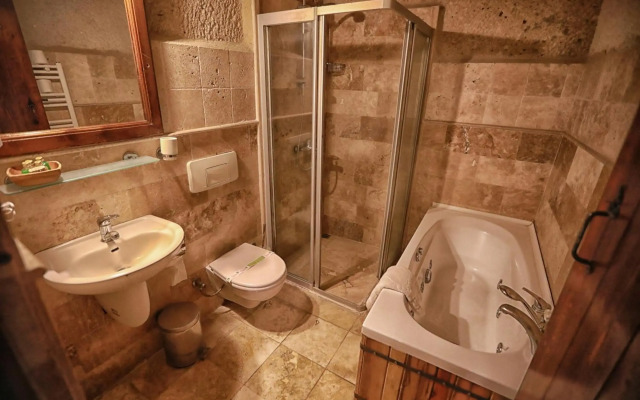 Traveller's Cave Hotel
