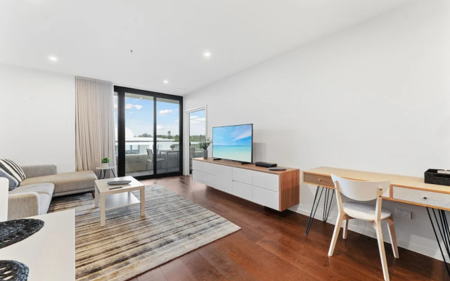 Perfect Location 1-bed With Balcony, BBQ & Parking – Guest Rooms – Kingston