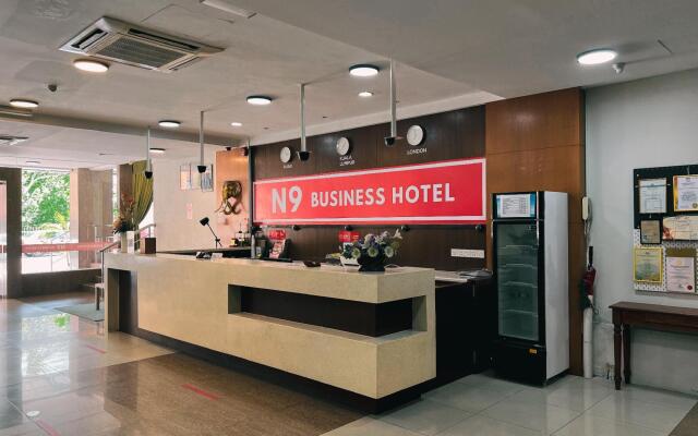 OYO 43955 N9 Business Hotel