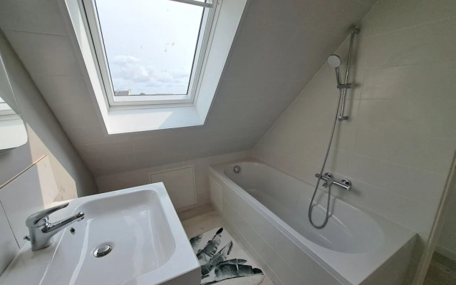 Comfortable Holiday Home Near the Beach