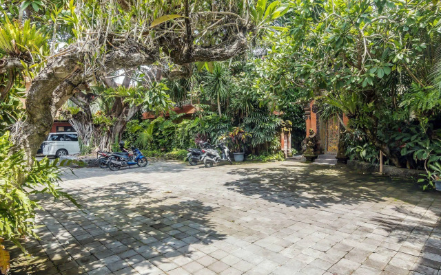 ZEN Rooms Seminyak Taman Petitenget