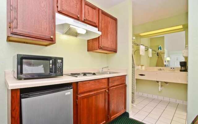 Pine Point Inn & Suites