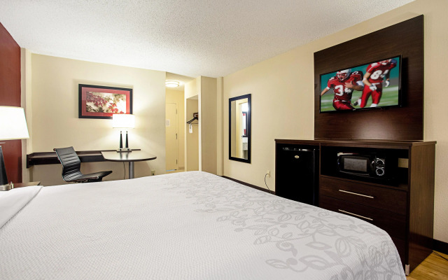 Red Roof Inn PLUS+ Wichita East