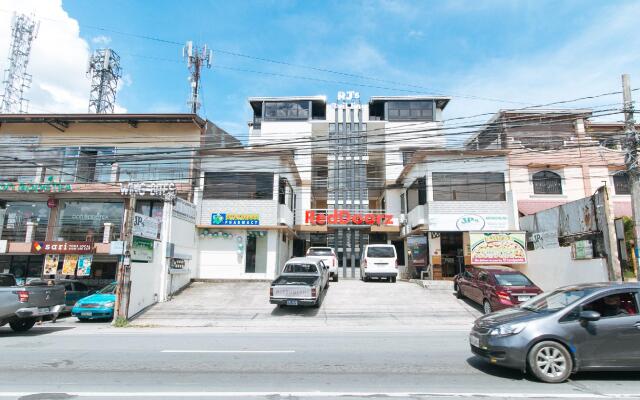 RedDoorz Hostel near Lyceum University Gen.Trias Cavite - Vaccinated Staff