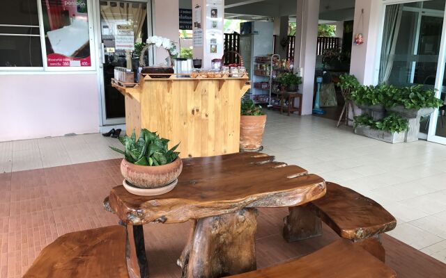 Ponlaan Apartment