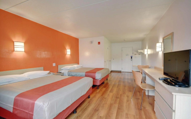 Motel 6 Seekonk, MA - Providence East