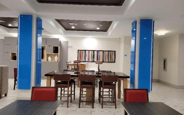 Holiday Inn Express Vidor South