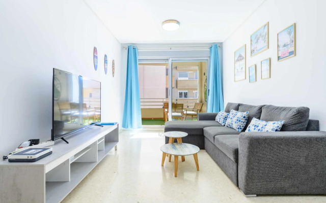 Apart Port Arenal con terraza y piscina