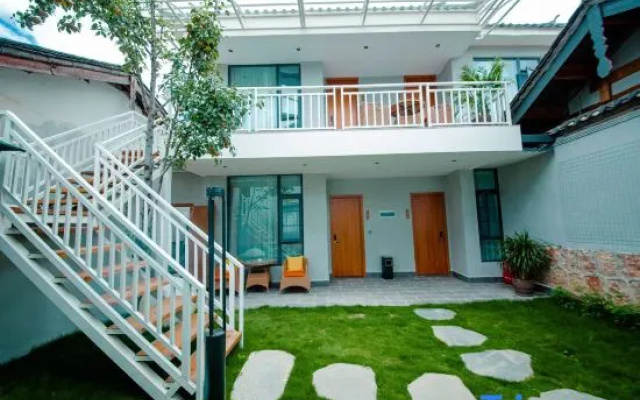 Moye Luxury Snow Mountain View Courtyard（Sunlight on Golden Mountains）Vacation Boutique Hotel – Exterior – Lijiang