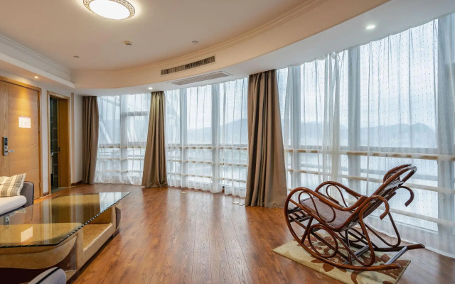 Yitu Lake View Hotel