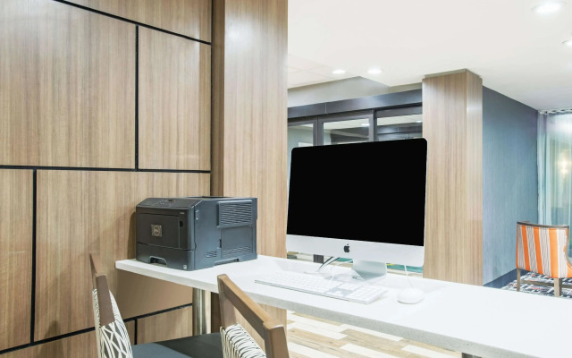 La Quinta Inn & Suites by Wyndham DC Metro Capital Beltway