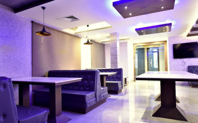 SS International Hotel by OYO Rooms