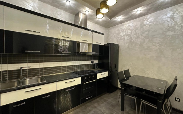 Northern Avenue 2 bedroom Luxury apartment HH777