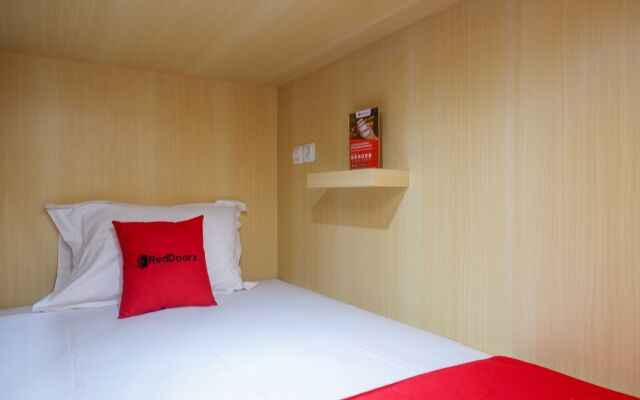RedDoorz Hostel near Lawang Sewu Semarang