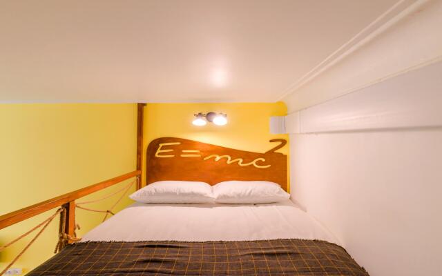 Апартаменты Studio Unua Letero (Студио Унуа Летеро) на набережной реки Фонтанки